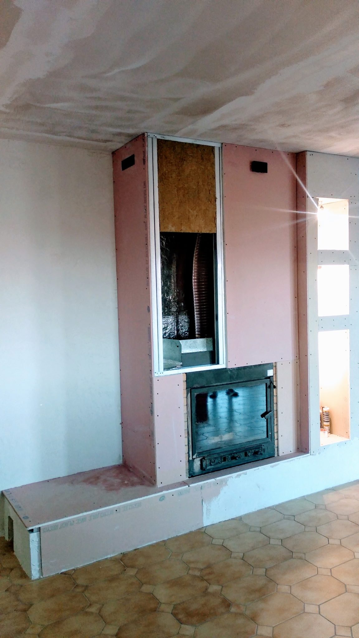 Habillage coupe-feu en cours de montage