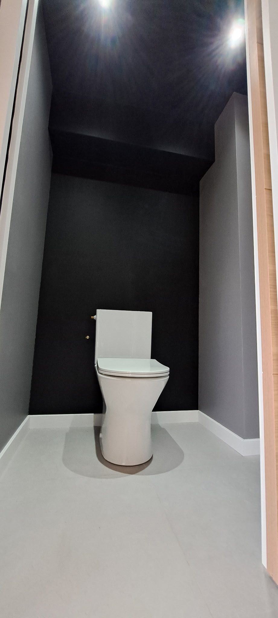 Les toilettes, mur graphite